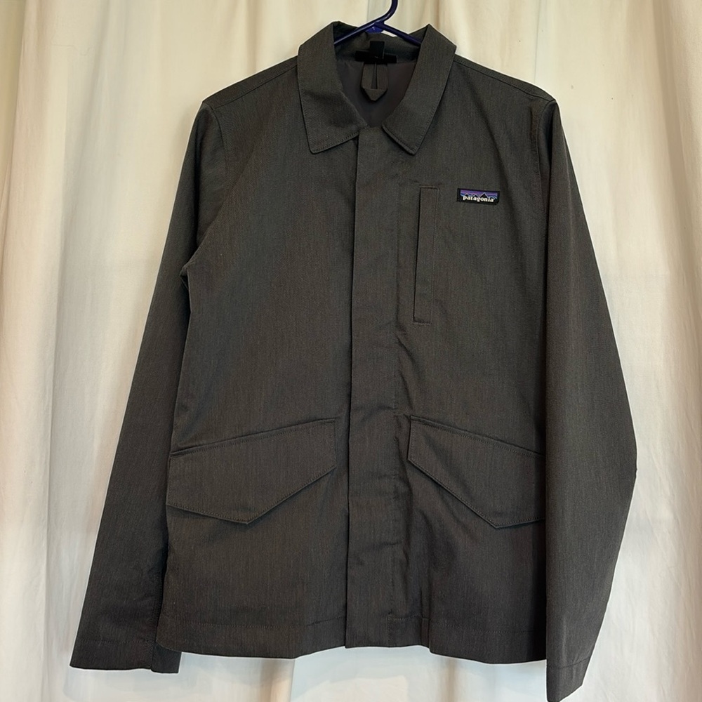 Women’s Patagonia dark gray jacket